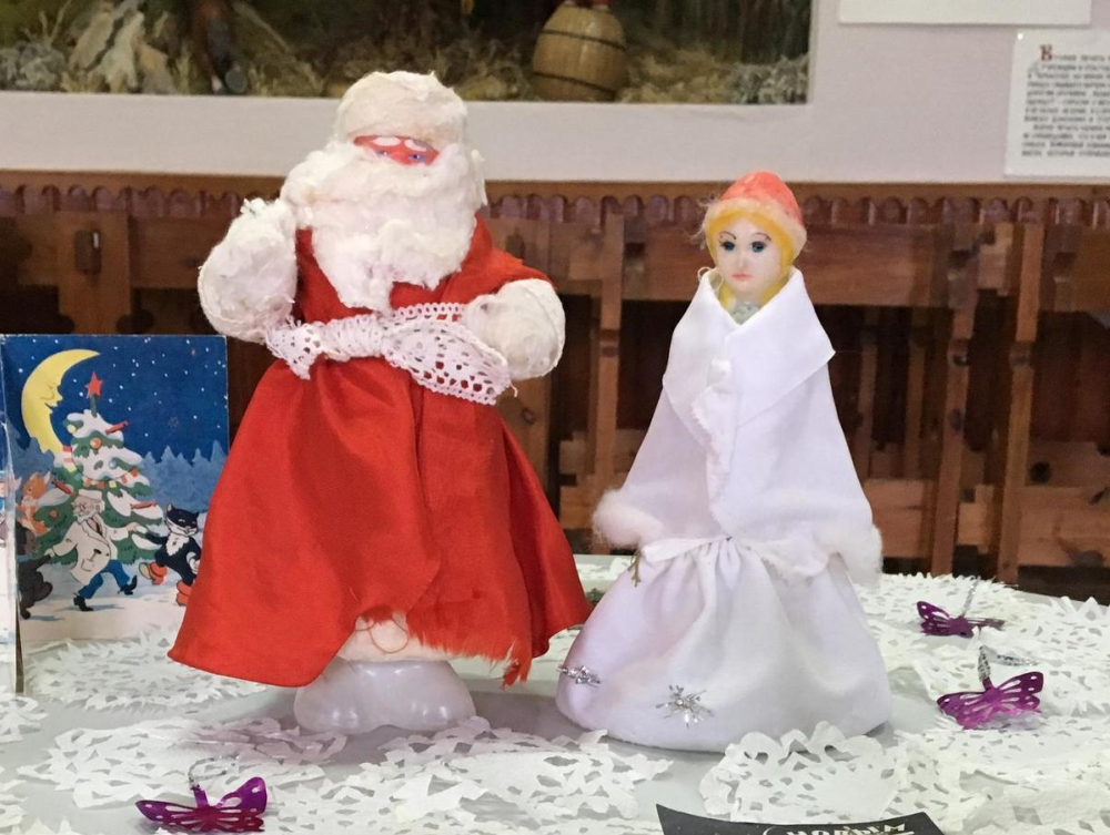 Какими раньше были Дед Мороз со Снегурочкой, показали в музее Морозовска Какими раньше были Дед Мороз со Снегурочкой, показали в музее Морозовска