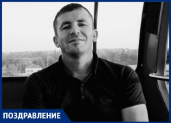 Илью Лозового с Днем физкультурника поздравили жена и дочь Илью Лозового с Днем физкультурника поздравили жена и дочь