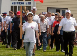 Глава администрации Морозовского района лично возглавил нашу сборную на торжественном параде команд Глава администрации Морозовского района лично возглавил нашу сборную на торжественном параде команд