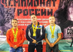 Два молодых пауэрлифтера из Морозовска и их тренер стали чемпионами России Два молодых пауэрлифтера из Морозовска и их тренер стали чемпионами России