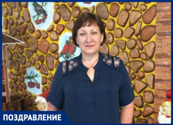 Галину Ветвицкую с юбилеем поздравил кум и его семья Галину Ветвицкую с юбилеем поздравил кум и его семья