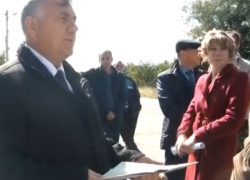 Селяне победили? Глава администрации Морозовского района предложил хуторянам самим взять пастбище в аренду Селяне победили? Глава администрации Морозовского района предложил хуторянам самим взять пастбище в аренду