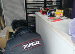 Продажу опасных смесей "снюс" без документов выявили полицейские в Морозовске Продажу опасных смесей "снюс" без документов выявили полицейские в Морозовске