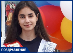 Алину Сухорукову с 16-летием поздравили папа, мама, брат и сестренка Алину Сухорукову с 16-летием поздравили папа, мама, брат и сестренка