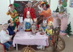 С русским обычаем «кликать коляду» познакомили дошколят в детском саду "Сказка" С русским обычаем «кликать коляду» познакомили дошколят в детском саду "Сказка"