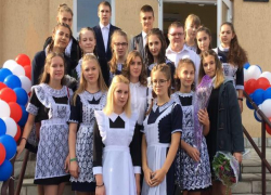 Анну Коробову и педагогов Луначарки с 8 марта поздравили ученики и родители Анну Коробову и педагогов Луначарки с 8 марта поздравили ученики и родители