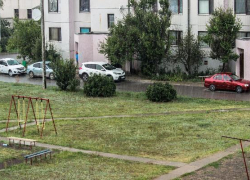 Бушующая стихия с ливнем и порывистым ветром настигла Морозовск Бушующая стихия с ливнем и порывистым ветром настигла Морозовск