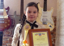 9-летняя гитаристка из Морозовска Алина Цуканова стала призером областного фестиваля 9-летняя гитаристка из Морозовска Алина Цуканова стала призером областного фестиваля
