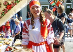 Торговали, зазывали, шутили: в лучшей казачьей школе России прошла традиционная ярмарка Торговали, зазывали, шутили: в лучшей казачьей школе России прошла традиционная ярмарка