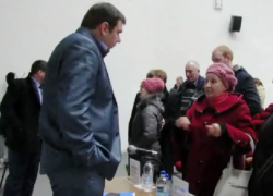 Надо заключить договор, вызвать машину и вывезти, - Павел Асташев разъяснил морозовчанам ситуацию с крупногабаритным мусором Надо заключить договор, вызвать машину и вывезти, - Павел Асташев разъяснил морозовчанам ситуацию с крупногабаритным мусором
