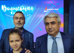 Морозовчанка Настя Семенова встретилась с известным художником Никасом Сафроновым Морозовчанка Настя Семенова встретилась с известным художником Никасом Сафроновым