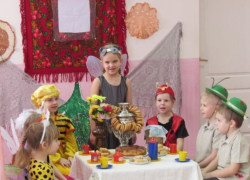 Театрализованное представление по мотивам сказки К.И. Чуковского "Муха-Цокотуха" прошло в детском саду №3 в Морозовске Театрализованное представление по мотивам сказки К.И. Чуковского "Муха-Цокотуха" прошло в детском саду №3 в Морозовске