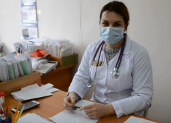 Вакцинация будет проводиться в поликлинике для взрослых в четвёртом кабинете ежедневно с 9 часов утра, - сообщила врач-терапевт Людмила Бондарева Вакцинация будет проводиться в поликлинике для взрослых в четвёртом кабинете ежедневно с 9 часов утра, - сообщила врач-терапевт Людмила Бондарева