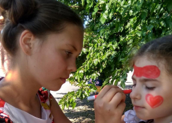 Яркими красками лета раскрасили ребятишек на празднике ко Дню защиты детей в Гагаринском сельском поселении Яркими красками лета раскрасили ребятишек на празднике ко Дню защиты детей в Гагаринском сельском поселении