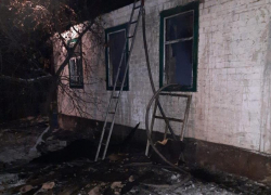 При пожаре в хуторе Широко-Атамановский погиб молодой мужчина При пожаре в хуторе Широко-Атамановский погиб молодой мужчина