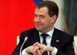 Недоразумением назвал Медведева пенсионер из Морозовска после призыва «выключить телевизор и идти в театр» Недоразумением назвал Медведева пенсионер из Морозовска после призыва «выключить телевизор и идти в театр»