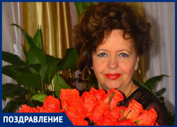 Лидию Николаевну Февралёву с юбилеем поздравила внучка Лидию Николаевну Февралёву с юбилеем поздравила внучка
