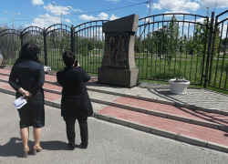 Заместитель министра культуры Ростовской области лично проверила состояние памятников в Морозовском районе Заместитель министра культуры Ростовской области лично проверила состояние памятников в Морозовском районе