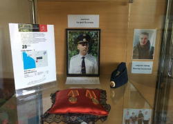 Личные вещи погибшего в Сирии морозовчанина показали на выставке в музее Личные вещи погибшего в Сирии морозовчанина показали на выставке в музее