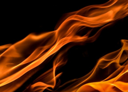 Пожар в бесхозном строении произошел на улице Первомайская в Морозовске Пожар в бесхозном строении произошел на улице Первомайская в Морозовске