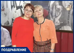 Ларису Александровну Ковалеву с Днем рождения поздравили Евгений, Елена, крестник Игорь и Юлия Ларису Александровну Ковалеву с Днем рождения поздравили Евгений, Елена, крестник Игорь и Юлия