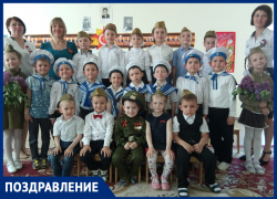 Родители поздравили воспитателей детского сада "Сказка" Родители поздравили воспитателей детского сада "Сказка"