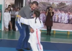 Видео "сражения" морозовских детей-дзюдоистов и родителей появилось в Сети Видео "сражения" морозовских детей-дзюдоистов и родителей появилось в Сети