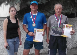 Спортсмены Морозовска отстояли честь района на всероссийском легкоатлетическом пробеге в Гуково Спортсмены Морозовска отстояли честь района на всероссийском легкоатлетическом пробеге в Гуково