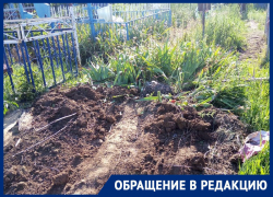 Оригинальный способ уборки кладбища в стиле "замели под коврик" возмутил морозовчан Оригинальный способ уборки кладбища в стиле "замели под коврик" возмутил морозовчан