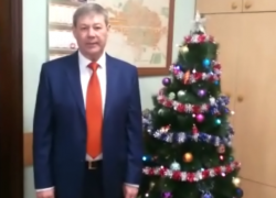 Глава городского поселения на видео поздравил жителей Морозовска с Новым годом Глава городского поселения на видео поздравил жителей Морозовска с Новым годом