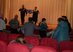 Концертную программу "Выборы президента" провели в доме культуры хутора Грузинов Концертную программу "Выборы президента" провели в доме культуры хутора Грузинов