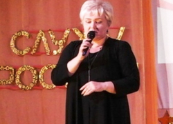 Марина Ефимова спела "Военный вальс" в видеоролике Дома офицеров в Морозовске Марина Ефимова спела "Военный вальс" в видеоролике Дома офицеров в Морозовске