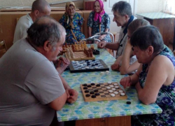 Соревнования по шашкам и шахматам провели в Центре социального обслуживания населения Морозовского района Соревнования по шашкам и шахматам провели в Центре социального обслуживания населения Морозовского района