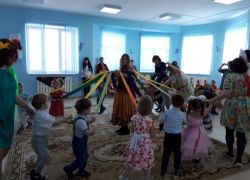 Хороводом, песнями и плясками проводили зиму в морозовском детском саду "Жемчужинка" Хороводом, песнями и плясками проводили зиму в морозовском детском саду "Жемчужинка"