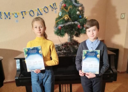 Диплом Лауреата международного конкурса «Новогодний калейдоскоп талантов» получили морозовчане Вячеслав Запорожцев и Полина Наскаль Диплом Лауреата международного конкурса «Новогодний калейдоскоп талантов» получили морозовчане Вячеслав Запорожцев и Полина Наскаль