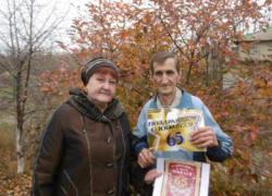 Коллектив Вольно-Донского Дома культуры поздравил односельчанина с юбилеем Коллектив Вольно-Донского Дома культуры поздравил односельчанина с юбилеем