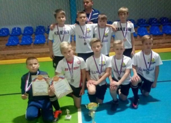 Третье место из шести команд в ежегодном турнире по мини-футболу занял ФК «Каменка» из Морозовска Третье место из шести команд в ежегодном турнире по мини-футболу занял ФК «Каменка» из Морозовска