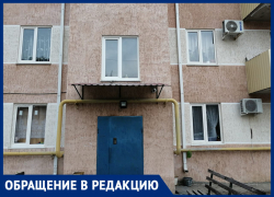 Дом "трещит по швам": хозяйка одной из "сиротских" квартир в Морозовске показала трещины и плесень на стенах Дом "трещит по швам": хозяйка одной из "сиротских" квартир в Морозовске показала трещины и плесень на стенах