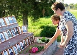 Письмо в редакцию: "Гул военных самолетов и разрывы бомб услышали жители хутора Парамонов" Письмо в редакцию: "Гул военных самолетов и разрывы бомб услышали жители хутора Парамонов"