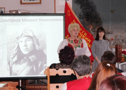 Стихи о Сталинградской битве и подвиге летчика Дмитриева прочли в музее Морозовска Стихи о Сталинградской битве и подвиге летчика Дмитриева прочли в музее Морозовска