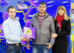Шуруповерт, парфюм и беговые кроссовки, - победители конкурса "Мой защитник Отечества" в Морозовске получили свои призы Шуруповерт, парфюм и беговые кроссовки, - победители конкурса "Мой защитник Отечества" в Морозовске получили свои призы