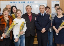 Письмо в редакцию: Будущих автоледи Морозовска поздравили с 8 марта Письмо в редакцию: Будущих автоледи Морозовска поздравили с 8 марта