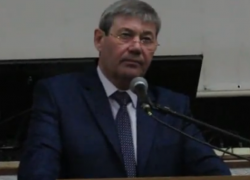 Глава городской администрации Морозовска пообещал извиниться, если ему покажут вечером темные улицы с централизованным освещением Глава городской администрации Морозовска пообещал извиниться, если ему покажут вечером темные улицы с централизованным освещением