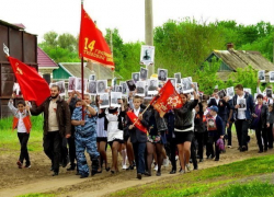 Появились фотографии Бессмертного полка в хуторе Грузинов Появились фотографии Бессмертного полка в хуторе Грузинов