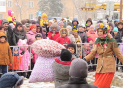 Морозовчане проводили Масленицу 2018 с блинами, песнями, молодецкими забавами и сжиганием чучела Морозовчане проводили Масленицу 2018 с блинами, песнями, молодецкими забавами и сжиганием чучела