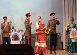 Зрители сами подпевали концерту казачьего ансамбля "Криница" в Морозовск Зрители сами подпевали концерту казачьего ансамбля "Криница" в Морозовск