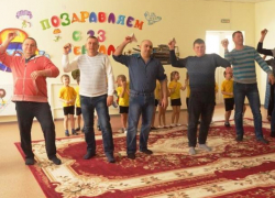 Интересные и веселые конкурсы к 23 февраля подготовили для пап в детском саду "Сказка" Морозовска Интересные и веселые конкурсы к 23 февраля подготовили для пап в детском саду "Сказка" Морозовска