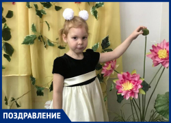 Викторию Леонову с Днем рождения поздравила крестная Викторию Леонову с Днем рождения поздравила крестная