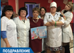 Лабораторию поликлиники Морозовского района поздравляют с наступающим Новым годом Лабораторию поликлиники Морозовского района поздравляют с наступающим Новым годом