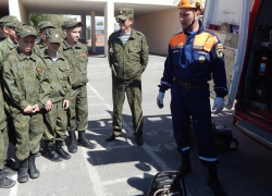 Кадеты Морозовска попробовали себя в роли пожарных Кадеты Морозовска попробовали себя в роли пожарных